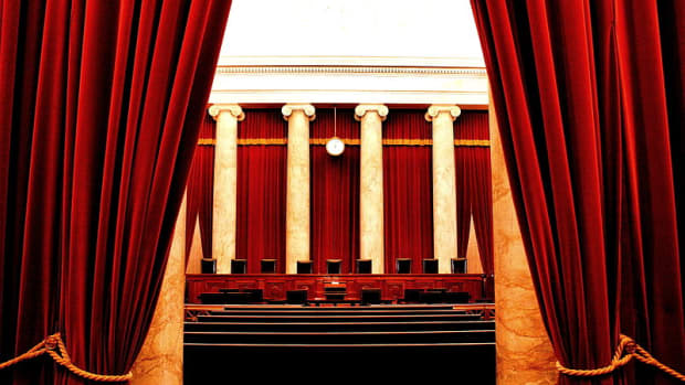 Quit hiding behind the bench. By Phil Roeder (Flickr: Supreme Court of the United States) [CC BY 2.0], via Wikimedia Commons