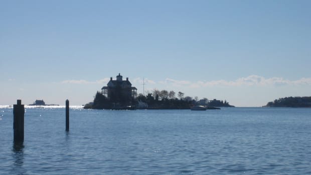By paul stumpr from los angeles, USA (Thimble Islands) [CC BY-SA 2.0], via Wikimedia Commons