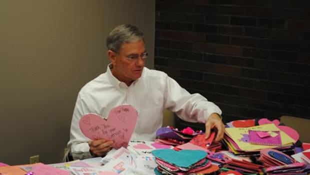 Rep. Blaine Luetkemeyer opening his early Valentine's Day cards from bank lobbyists. (Rep. Blaine Luetkemeyer)