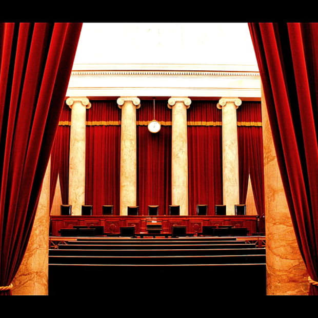 Quit hiding behind the bench. By Phil Roeder (Flickr: Supreme Court of the United States) [CC BY 2.0], via Wikimedia Commons