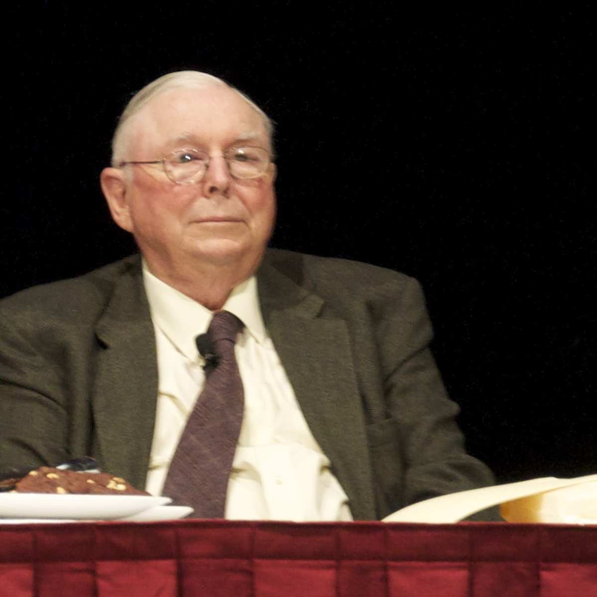 The Quotable Charlie Munger On His Many, Many Dislikes - Dealbreaker