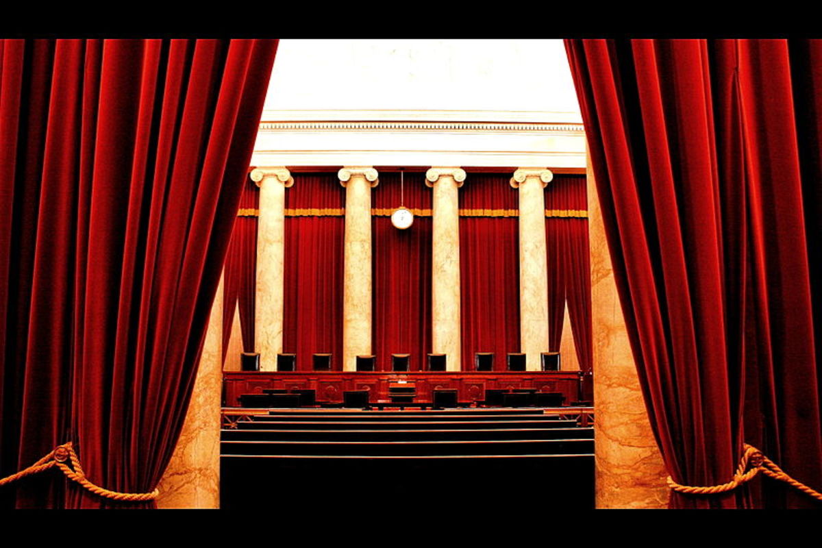 Quit hiding behind the bench. By Phil Roeder (Flickr: Supreme Court of the United States) [CC BY 2.0], via Wikimedia Commons