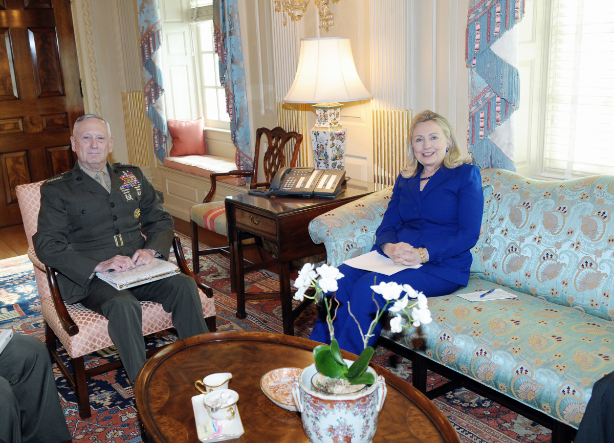 Scene from an alternate universe. By U.S. Department of State from United States (Secretary Clinton Meets With General James Mattis) [Public domain], via Wikimedia Commons