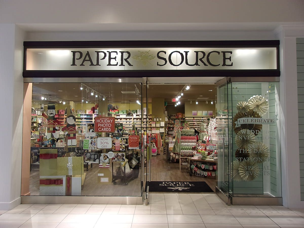 Paul Singer Reinvents Himself As A Whimsical Stationary Seller - Vimarsana News