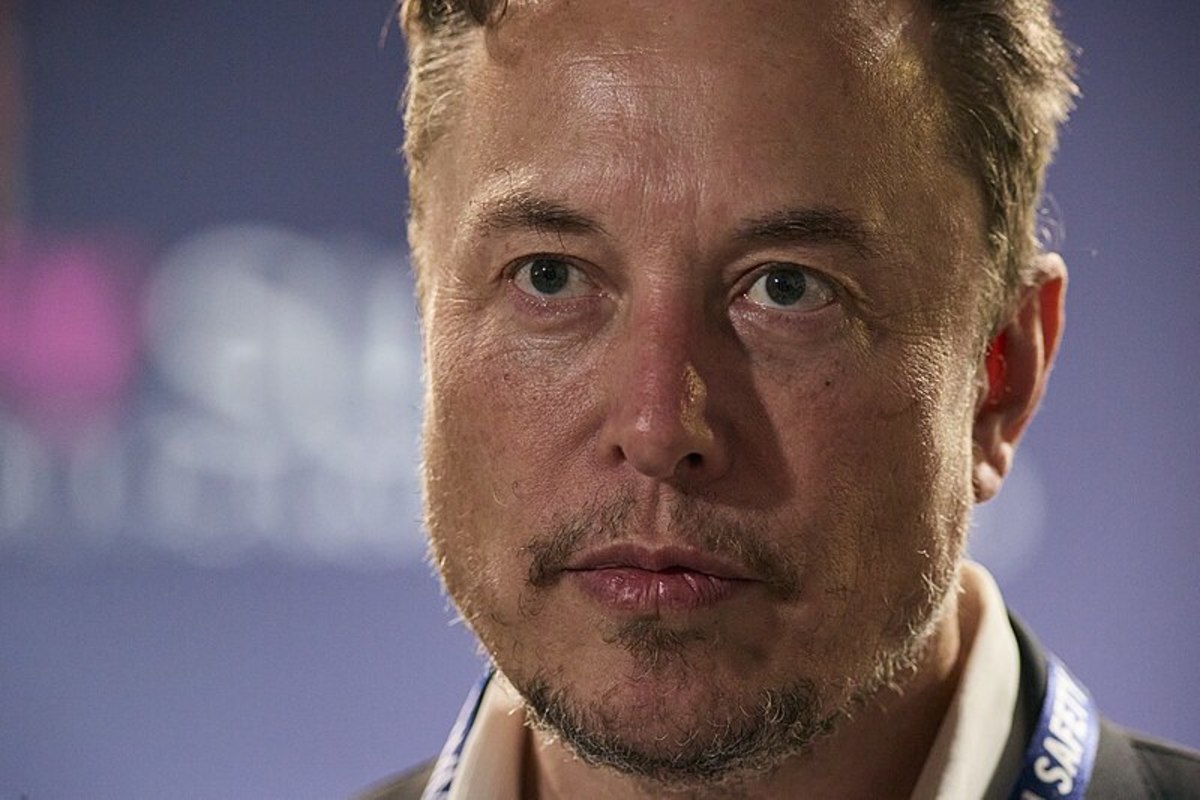 Elon Musk Argues Twitter Flip-Flopping Not Manipulation Because His ...